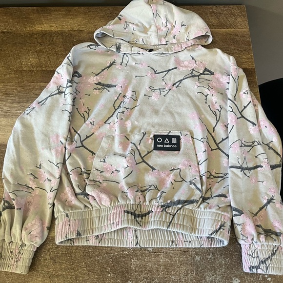 Girl’s New Balance Sweatsuit - Picture 2 of 3